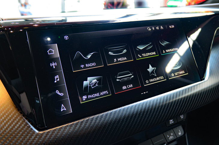 アウディRS e-tron GT（MMIナビゲーションプラス）