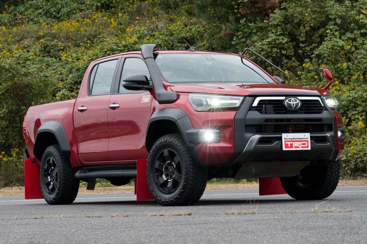 トヨタ・ハイラックスZ スーパーワイドトレッドキット装着クロスカントリー仕様