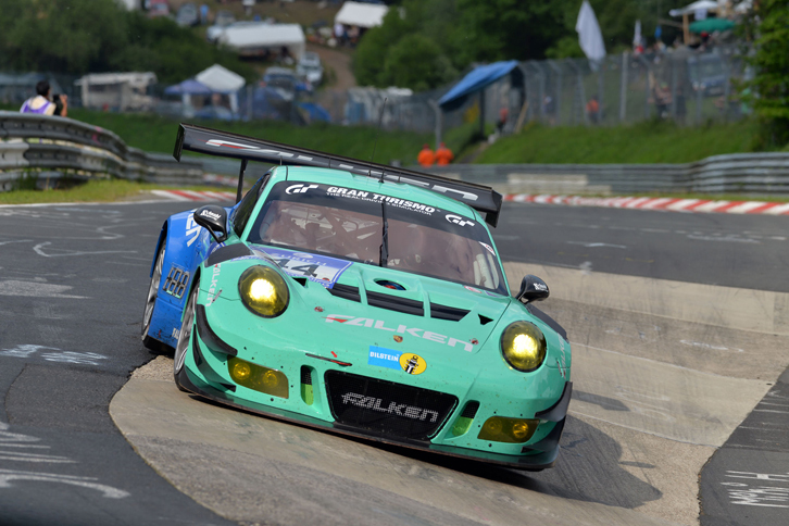 2016年型の「ポルシェ911 GT3 R」を投入したポルシェ勢も、厳しい戦いを強いられた。有力チーム、マンタイレーシングの911号車がレース序盤の雹（ひょう）で足をすくわれてクラッシュし、そのままリタイアしたほか、その他の有力チームも低迷。なんとかファルケンモータースポーツの44号車が最上位の9位につけたものの、ポルシェ勢にとっては悔しいリザルトとなった。