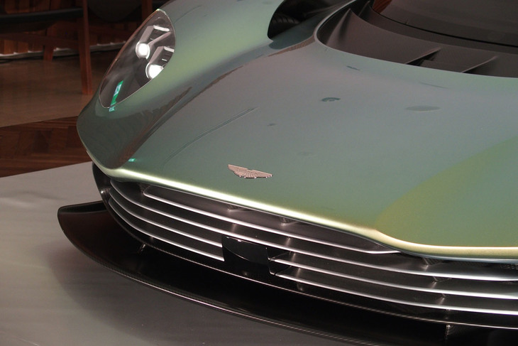 アストンマーティン・ヴァルハラ（フロントグリル）