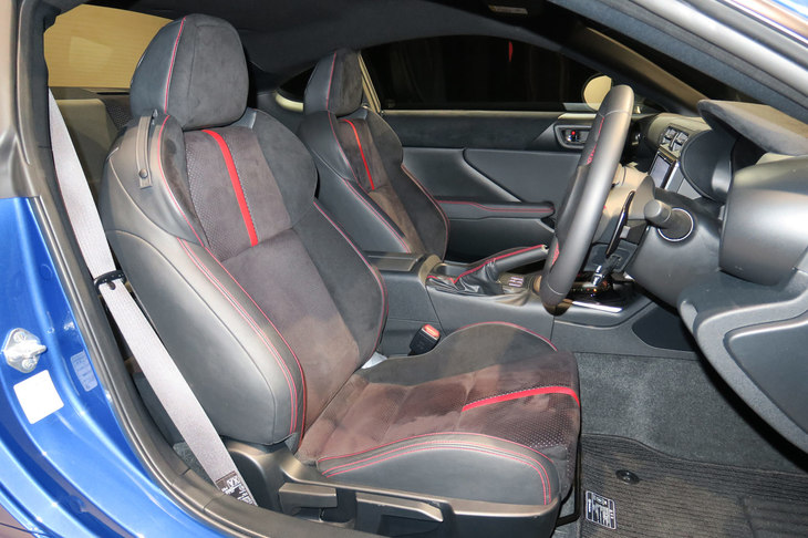 スバルBRZ（フロントシート）