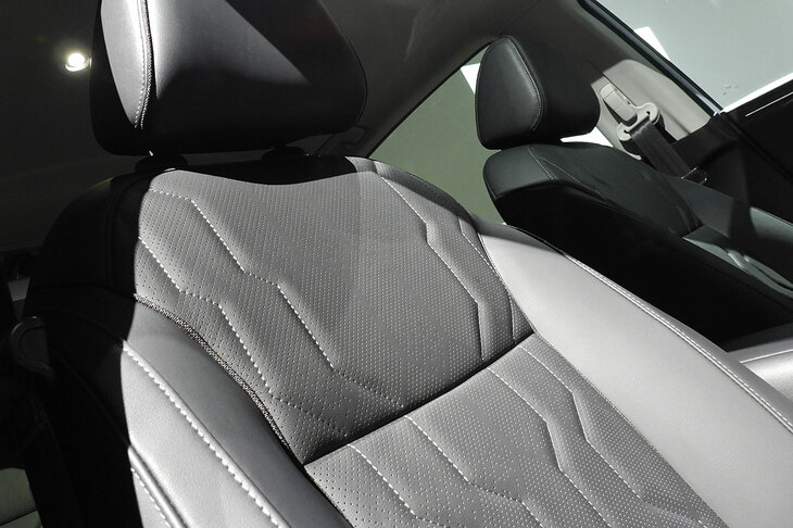 ホンダ・インサイト（フロントシート）