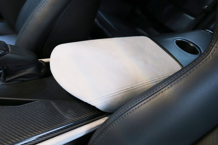 日産GT-R50 by Italdesign（センターアームレスト）