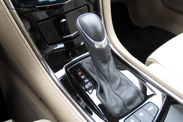 日本仕様の「ATSセダン」は2016年1月発売分の車両から、トランスミッションが6段ATから8段ATに変更された。