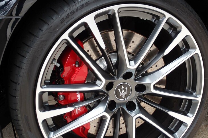 マセラティ・クアトロポルテ トロフェオ＜カスタマイズモデル＞（フロントホイール）