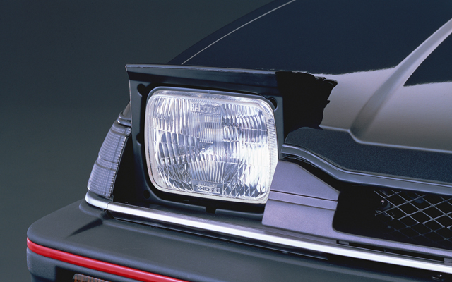 バブル期のカッコいいクルマといえば、外せないのがリトラクタブルヘッドランプ。「プレリュード」でも2代目、3代目のモデルに用いられた。