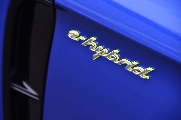 積極的にパワートレインの電動化を推し進めるポルシェ。現在では「カイエン」「パナメーラ」「パナメーラ スポーツツーリスモ」の3車種に「Eハイブリッド」と呼ばれるPHVを設定している。