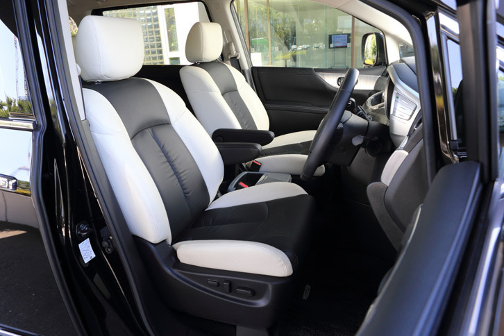 「日産セレナ ライダー“AUTECH 30th Anniversary”」