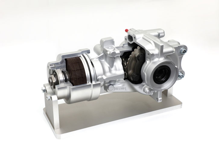 ビスカスカップリング式4WDシステム。ビスカスカップリングユニットがある左側が入力側で、右側が出力側。リアアクスルの中央に配置される。