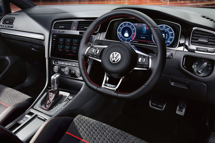 専用ファブリック＆マイクロフリーストップスポーツシートを採用している「ゴルフGTIパフォーマンス」。