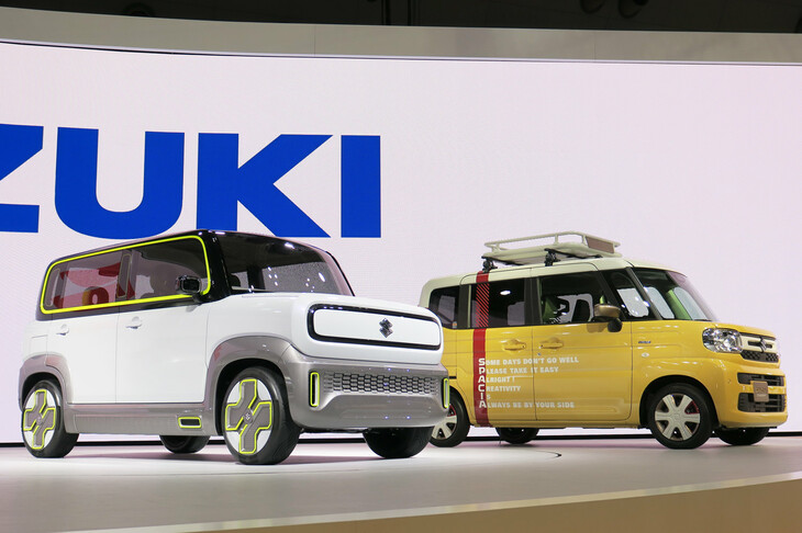 「eWX」（写真向かって左）と「スペーシア コンセプト」（同右）。