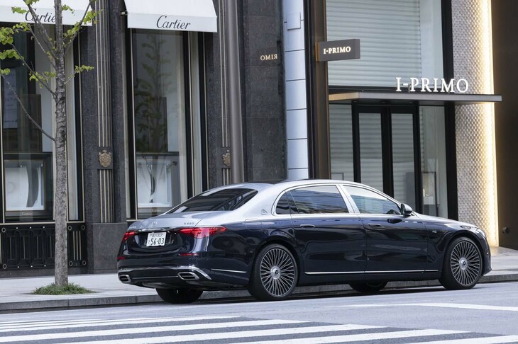 今回の試乗車のボディーカラーは「ノーティックブルー×ハイテックシルバー」のツートン。これだけで223万8000円のオプション。