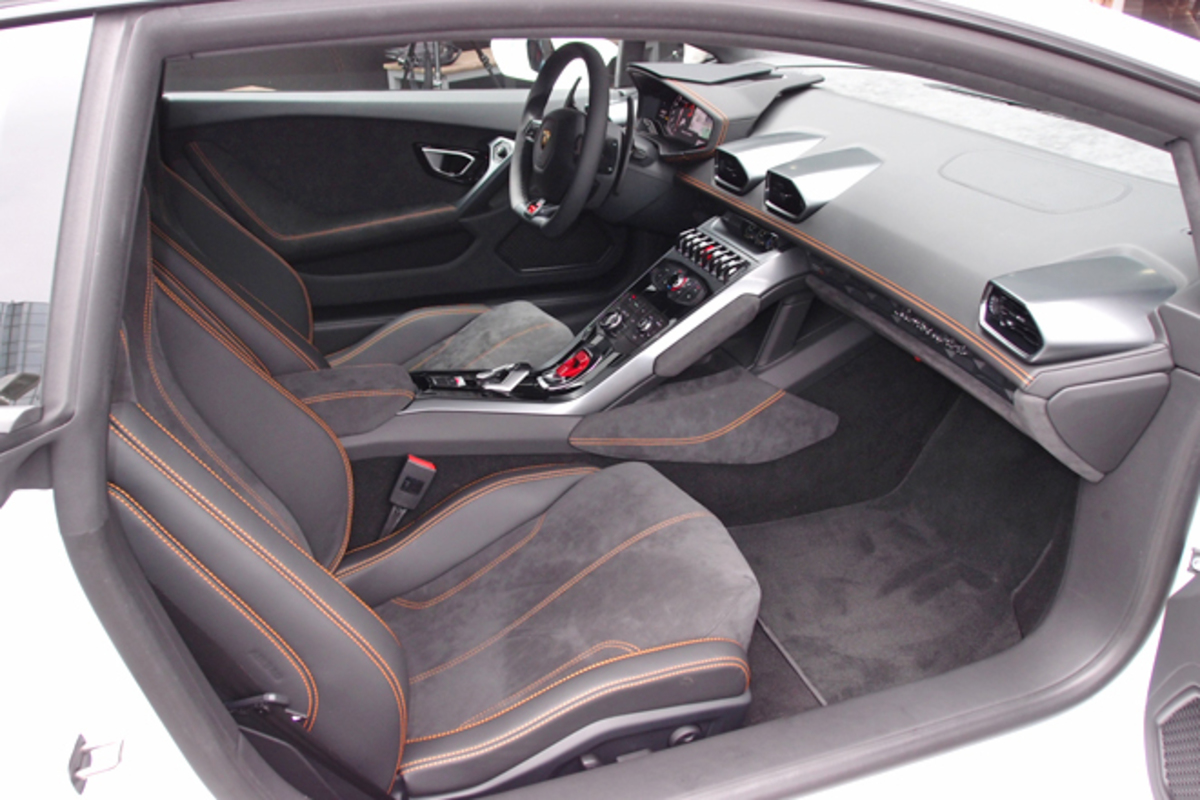 ランボルギーニ ウラカン の発表会場から 内装 外装など35枚 画像 写真 Webcg