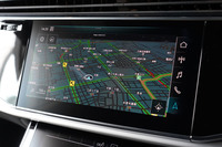 ブランド初のクーペスタイルSUVにして新たな旗艦SUV　アウディの新型車「Q8」が日本デビューの画像