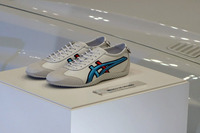 こちらは、マルティーニレーシングカラーの「オニツカタイガーMEXICO 66 DRIVING」。