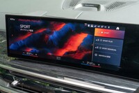 最新の「7シリーズ」などとは異なり、ドライブモードは「コンフォート」「スポーツ」などのおなじみの呼称。別にこれで困ることはない。