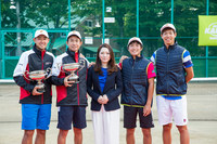 ダブルスで優勝したのは福田創楽選手と奥 大賢選手のペア（写真左側）。
