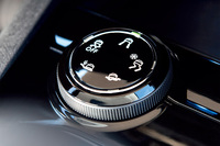 「プジョー3008」に充実装備の特別仕様車が登場の画像