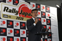 ラリージャパンの概要を説明する、高橋浩司運営事務局長。