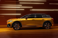 アキュラブランド初のBEVとして登場した「ZDX」。容量102kWhのバッテリーを搭載し、一充電走行距離はEPA（米国環境保護庁）が定める基準で300マイル（約482km）以上を目指すという。