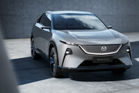 2025年4月の上海モーターショーで発表された、長安マツダの「EZ-60」。