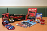 S氏にいただいたバイパーコレクション。「ブラーゴのミニカーはアメリカ出張の時に、現地で買ったもの」など、ひとつひとつエピソードのつまったグッズだった。大事にさせていただきます。