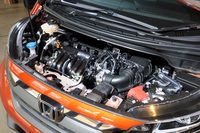 パワーユニットは1.5リッターエンジンと、1.5リッターエンジンにモーターを組み合わせたハイブリッドの2種類が用意される。