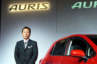 開発をとりまとめた第2トヨタセンターの金森善彦チーフエンジニア。いわく、仮想敵はハッチバックのグローバルベンチマーク、「フォルクスワーゲン・ゴルフ」で、オーリスがゴルフより上回っているのは、「ハンドリングの軽さ」「万が一のシチュエーションにおける限界性能の高さ」の2点だとか。日欧モデルの違いについては、欧州車にディーゼル仕様がある程度で、基本的には同じだという。