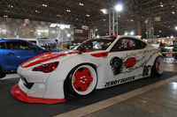 「トヨタ86」の北米仕様である「サイオンFR-S」をベースに白いゼロ戦をイメージしたという、エアリアルオートワークスとゼロファイターのコラボ作品。
    