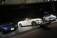 ステージ場に並べられた、右から「SL」と「Sクラス カブリオレ」「SLC」。メルセデス・ベンツでは、クーペやオープンカーなどが“ドリームカー”と呼ばれている。