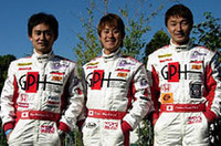 No.5、オールジャパンチームのドライバーは道上龍、荒聖治、金石勝智の3人。道上と金石が2回目の参戦、荒は言わずもがな昨年のウィナー。