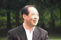 
	写真上：新型「ポロ」の試乗会会場にて。左がフォルクスワーゲンジャパンの梅野勉社長。
	写真下：フォルクスワーゲンジャパンの、梅野勉社長。
	 