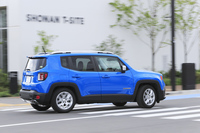 内外装の仕様に加え、「リミテッド」と「オープニング エディション」では足元の仕様が異なる。前者には215/60R17サイズ、後者には215/65R16サイズのタイヤが装着される。