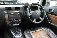 右ハンドルは、2007年9月にイギリスとオーストラリアで発表され、同年10月に東京モーターショーで日本デビューした。