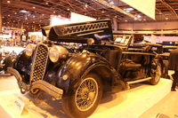 【写真4】「アールキュリアル」のオークションで。数奇な運命をたどった1937年「ドライエ135クーペ デザルプ ロードスター」。