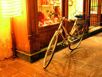 オーストリア、インスブルックの街で見つけた古い「プフ」。