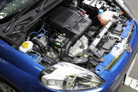 1.4リッターエンジンは、77ps、11.7kgmを発生。“エヴォリューション前”の「グランデプント」のものと（スペック含め）、基本的に変わりはない。