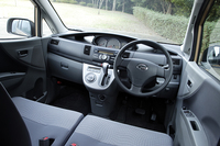 ムーヴXリミテッドの内装
	 