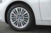 標準タイヤサイズは205/60R16。試乗車のタイヤはオプションの205/55R17。