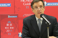 対象地域拡大について説明をする、日本ミシュランタイヤのベルナール・デルマス社長。なお、ミシュランガイド総責任者のジャン＝リュック・ナレ氏は、アイスランド火山噴火の影響により、記者発表会には出席しなかった。