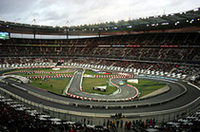 八の字型をしたアスファルト製の全長1kmのコース。