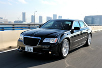 新開発のアダプティブダンピングサスペンションを装着。「オート」「スポーツ」「トラック」の3モードから選べる。