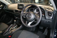 「アクセラスポーツ」のインテリア（写真は「15S」グレード）。