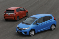 3代目となる新型「ホンダ・フィット」（写真はプロトタイプ）。2013年9月のデビューが予定されている。
    