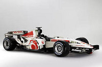 オール・ホンダのF1マシン「RA106」。BAR時代に引きつづき、テクニカルディレクターのジェフ・ウィリスのもと開発された。