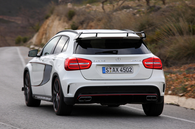 メルセデス・ベンツGLA250 4MATIC／GLA45 AMG エディション1【海外試乗