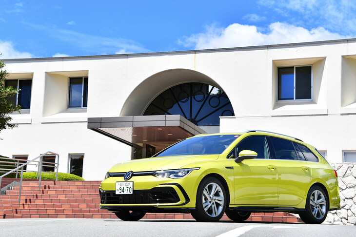 ステーションワゴンの「ゴルフヴァリアント」。ゴルフに初めてワゴンモデルが設定されたのは3代目のときで、そこから数えると、新型ヴァリアントは6代目のモデルとなる。（写真：田村 弥）