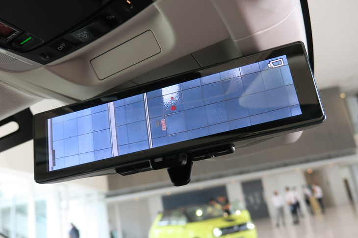 ホンダeアドバンス（デジタルルームミラー）