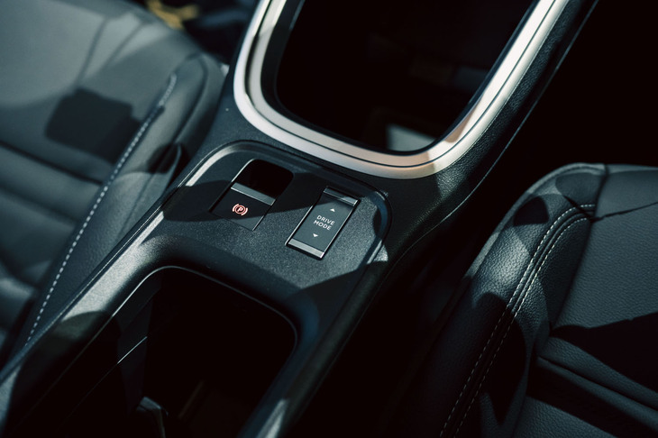 ジープ・アベンジャー ローンチエディション（ドライブモードスイッチ）