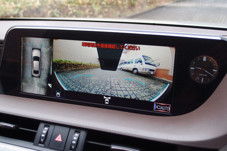 レクサスES300h“バージョンL”（センターモニター）